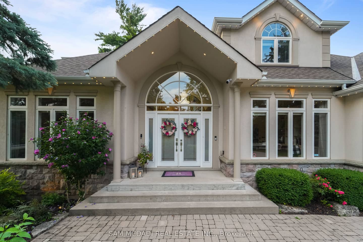 527 Meadow Wood Road, Mississauga, ON L5J 2S4