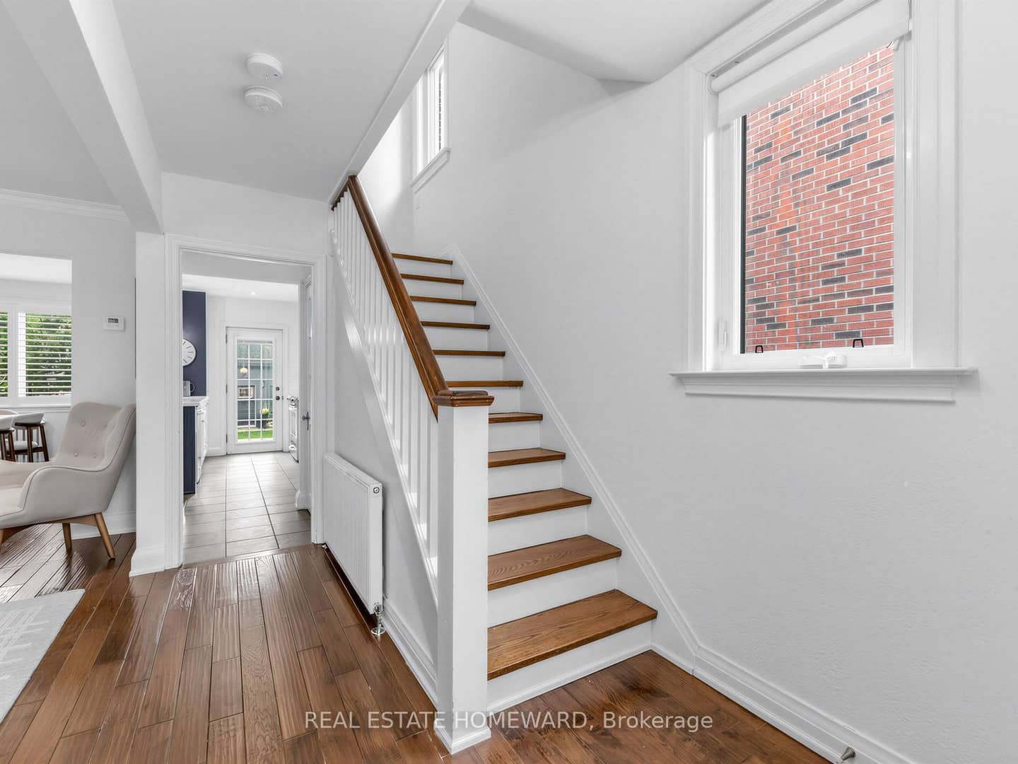 5 Beaufield Avenue, Toronto, ON M4G 3R2