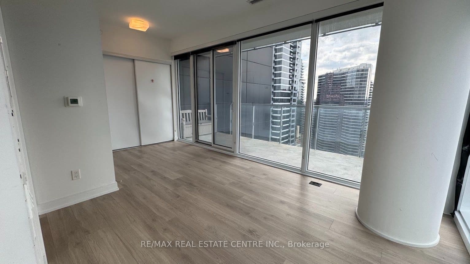 3 Gloucester Street 2701, Toronto, ON M4Y 1L8