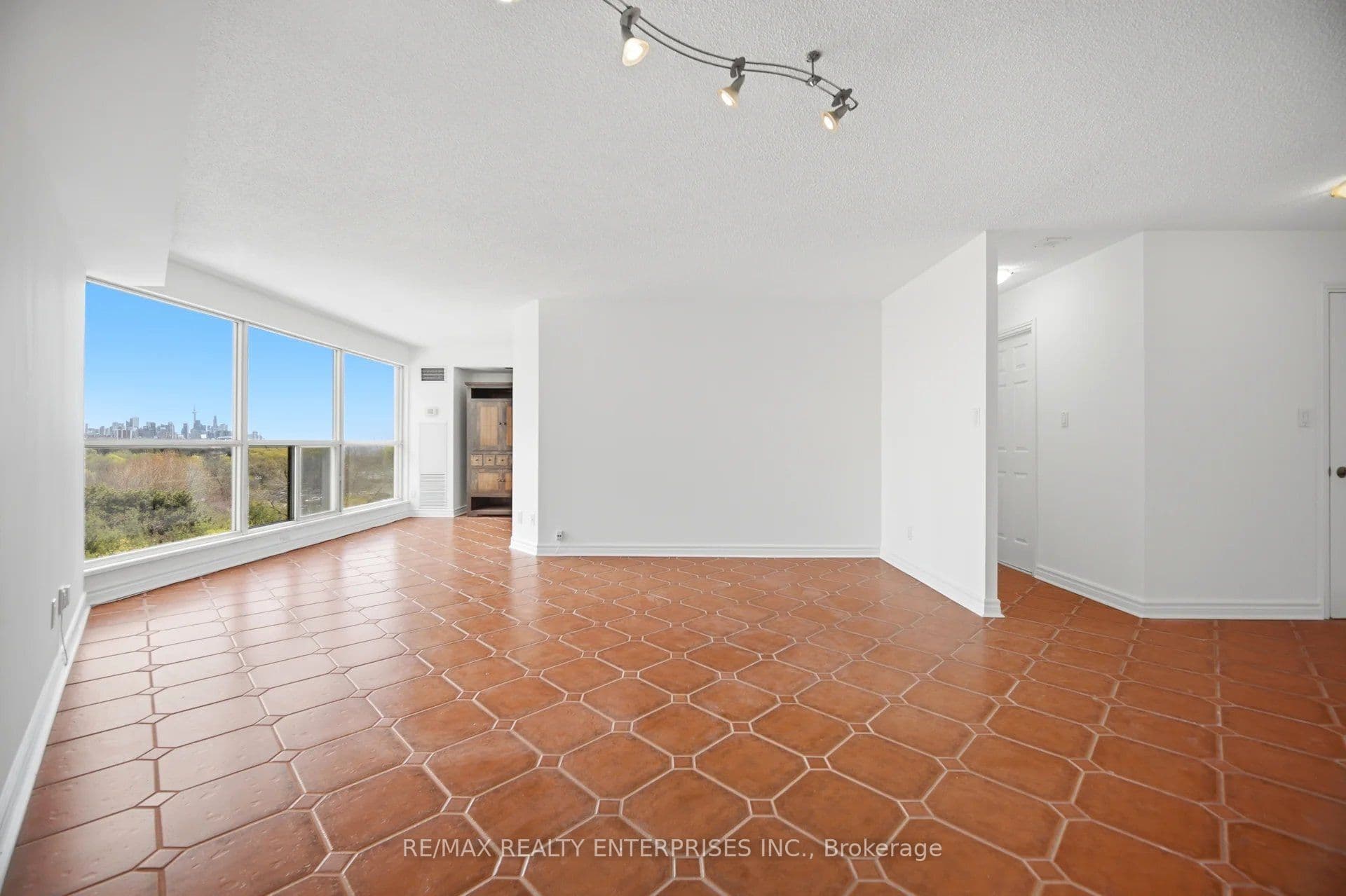 2261 Lake Shore Boulevard W 607, Toronto, ON M8V 3X1