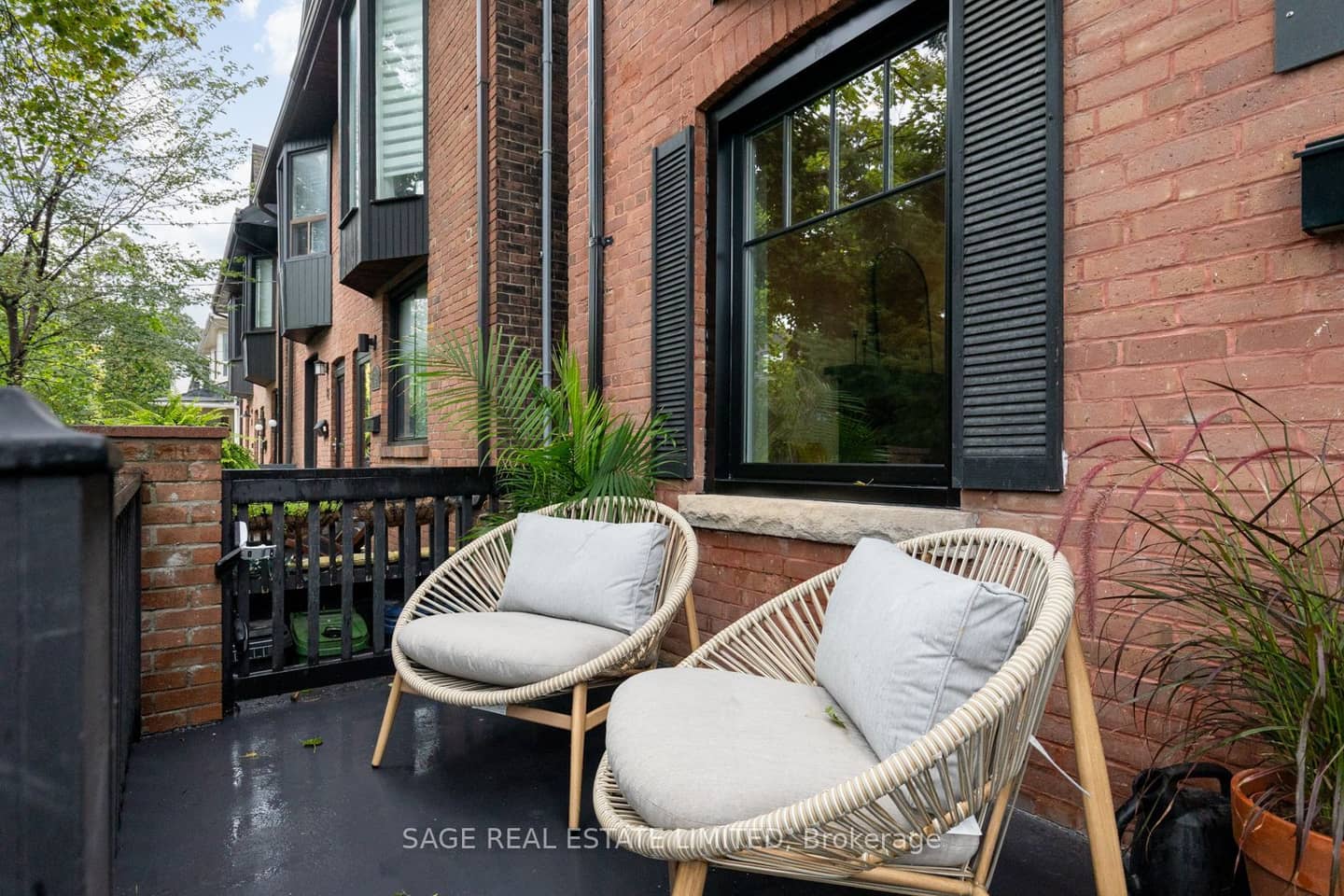 11 Bertmount Avenue, Toronto, ON M4M 2X8
