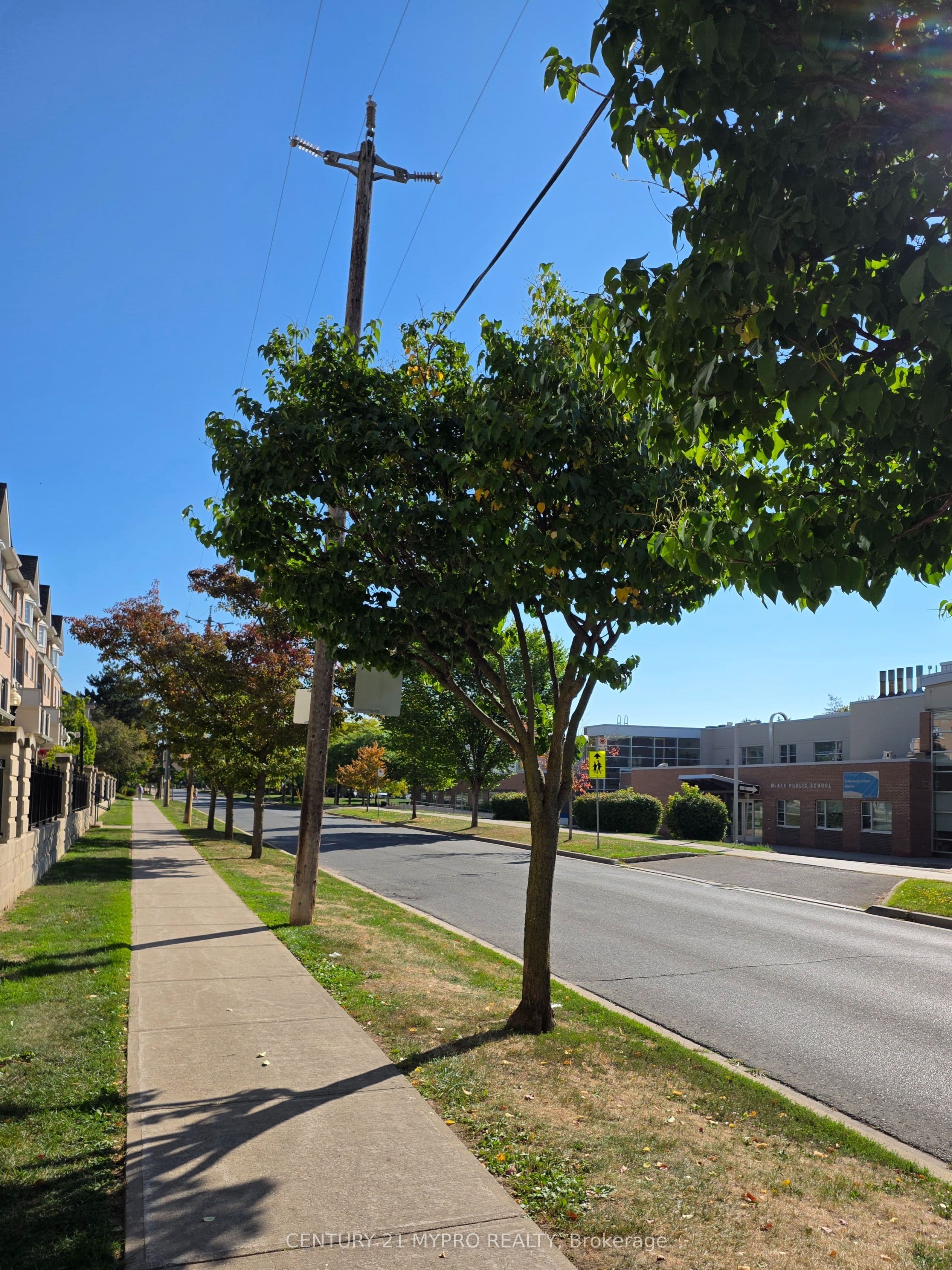 221 Grandview Way, Toronto, ON M2N 6V3