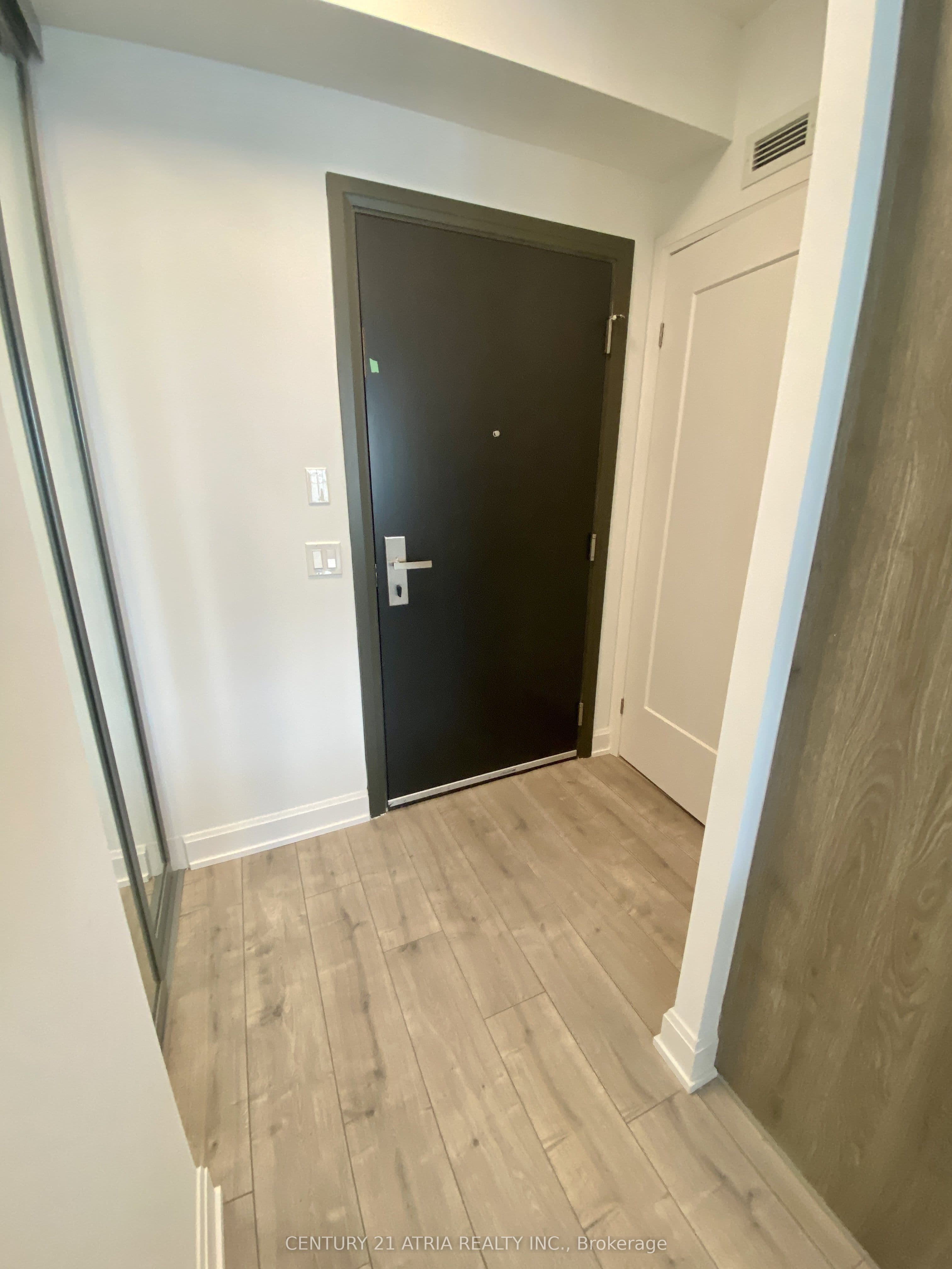 38 Water walk Drive 211, Markham, ON L3R 6M8