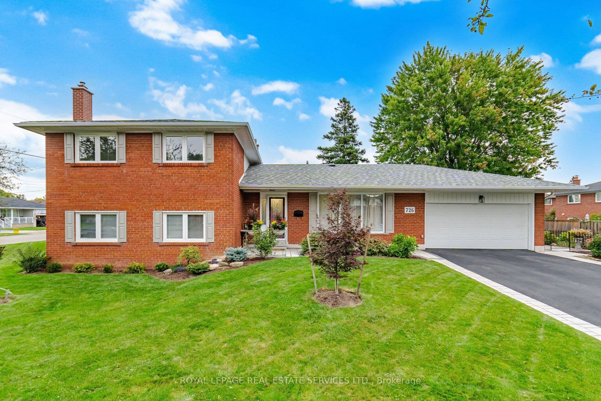 726 Netherton Crescent, Mississauga, ON L4Y 2M4