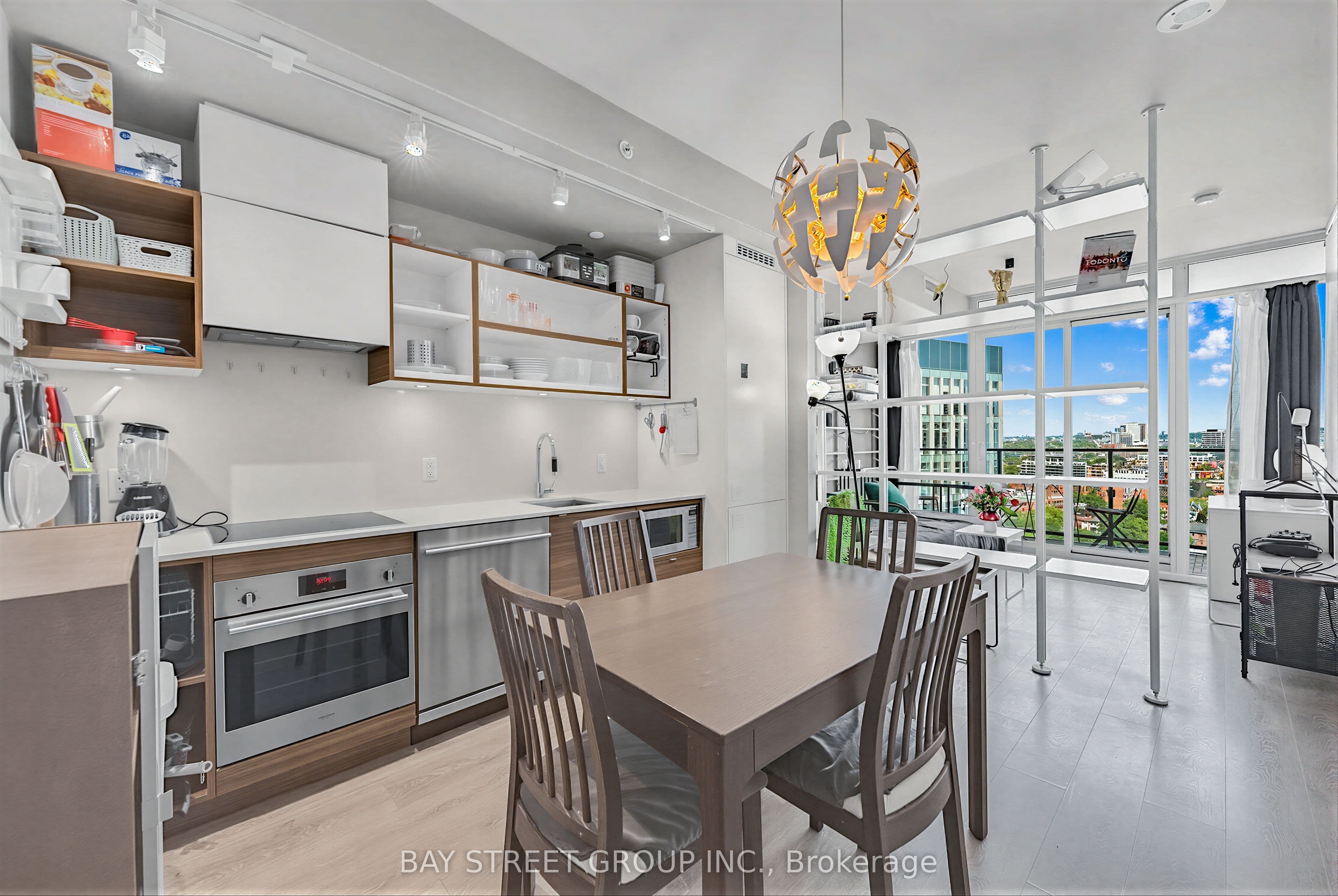 125 Peter Street 1803, Toronto, ON M5V 0M2