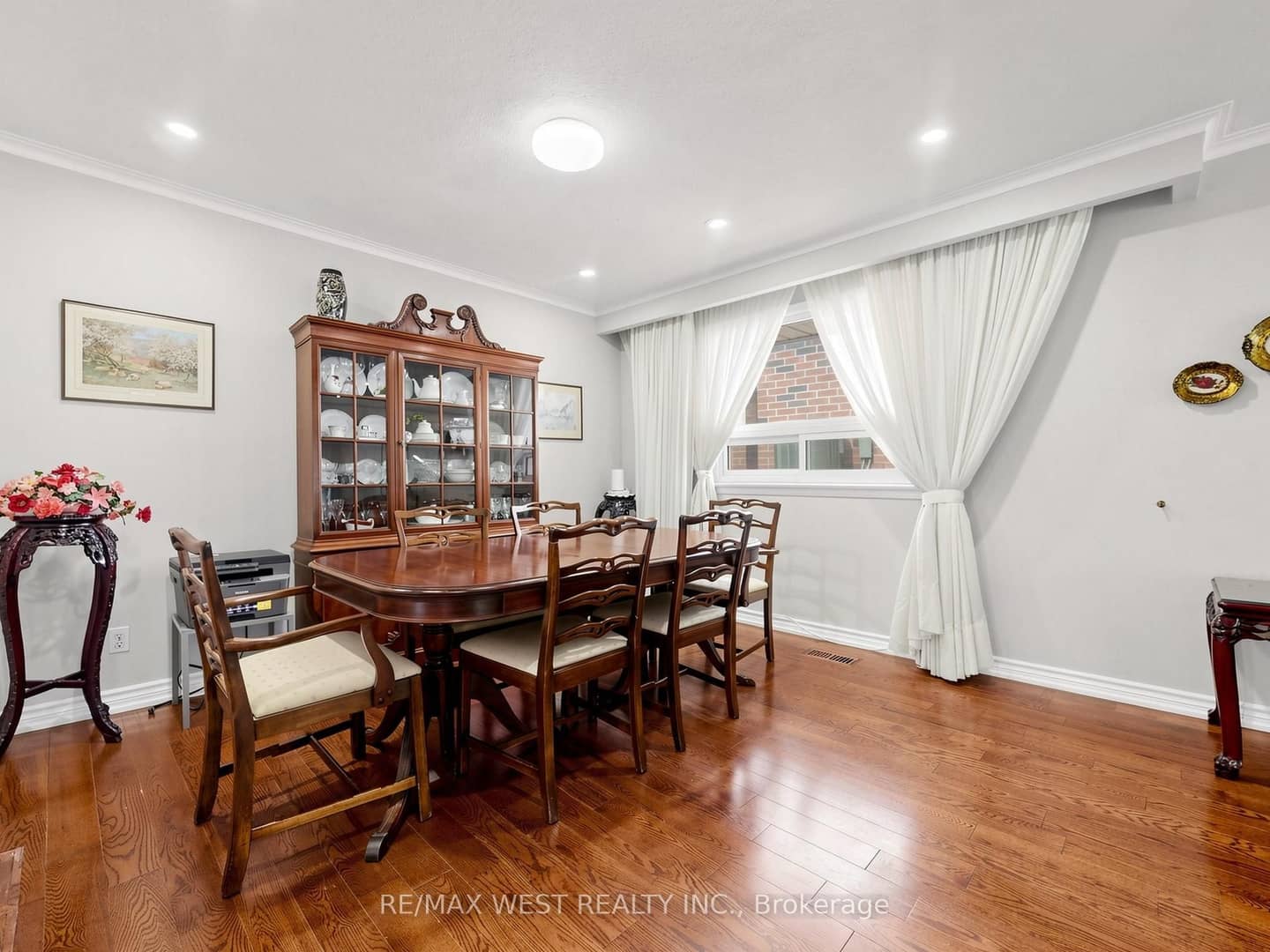 41 Burnview Crescent, Toronto, ON M1H 1B4