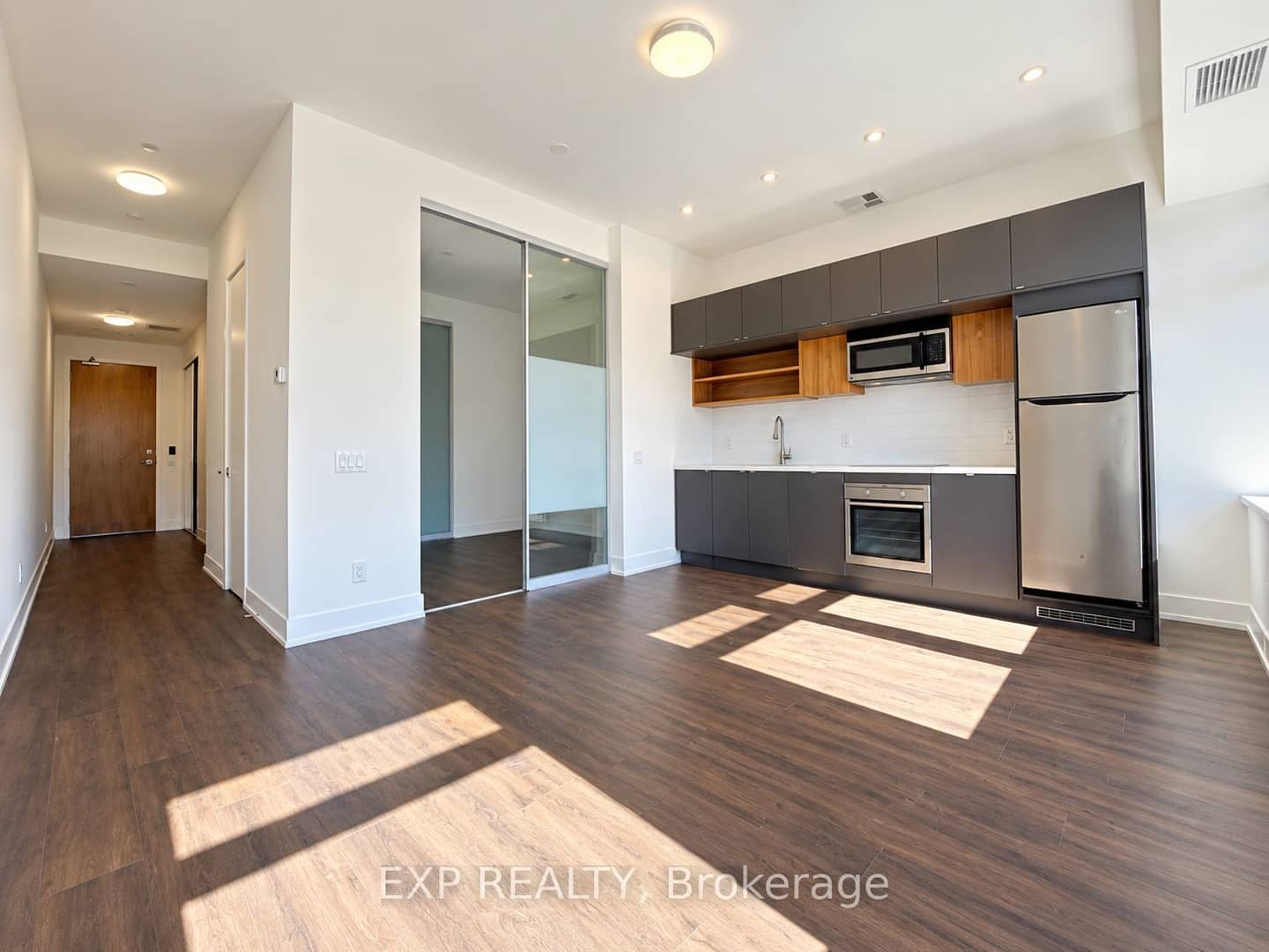 111 St Clair Avenue W 315, Toronto, ON M4V 1N5