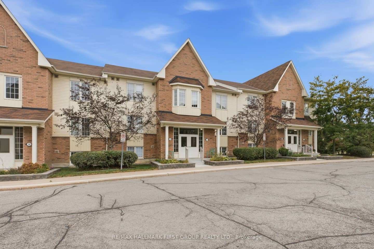 8 Petra Way 3, Whitby, ON L1R 0A6
