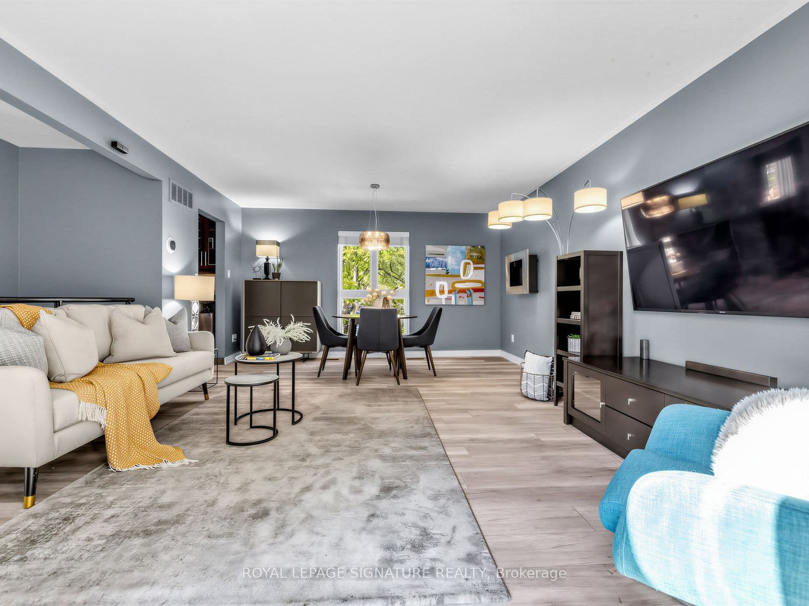 25 Proudbank Millway, Toronto, ON M2L 1P3