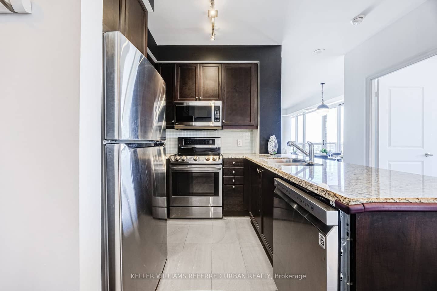500 St Clair Avenue W 1006, Toronto, ON M6C 1A8