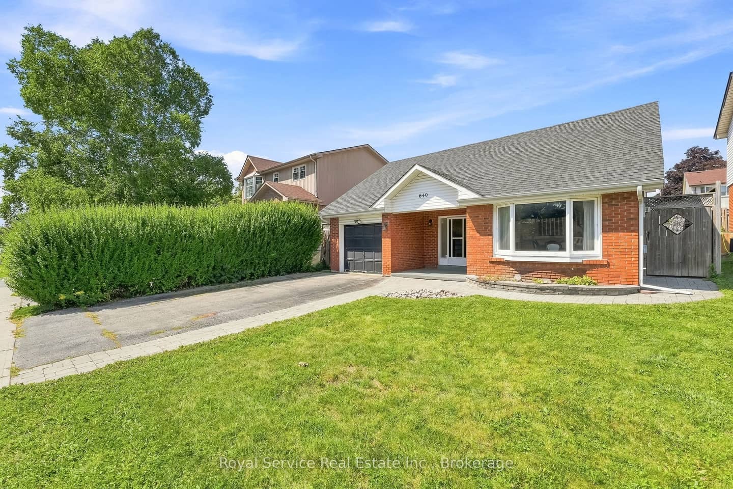 640 Hillcroft Street, Oshawa, ON L1G 7K6
