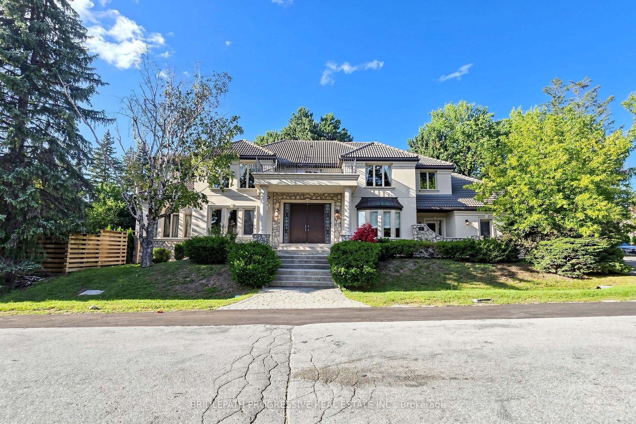 2 Thornlea Court, Markham, ON L3T 2R2
