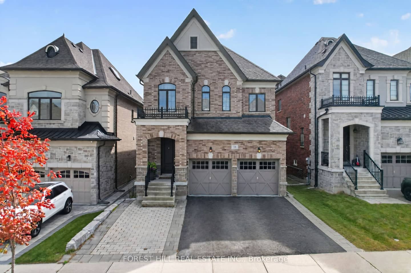 18 Hackwood Crescent, Aurora, ON L4G 0V1