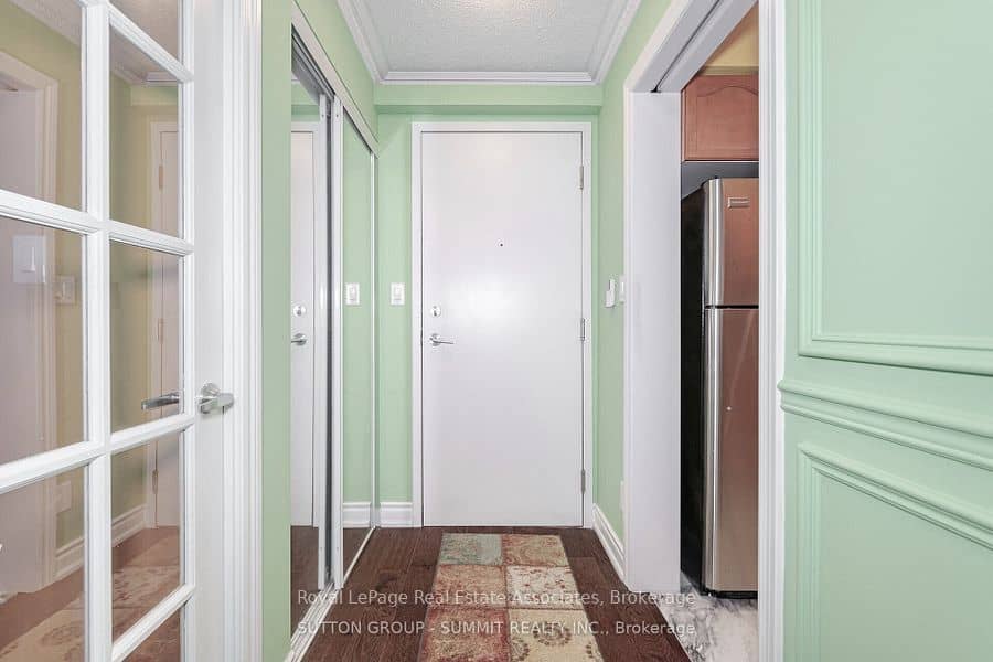 3880 Duke Of York Boulevard 409, Mississauga, ON L5B 4M7