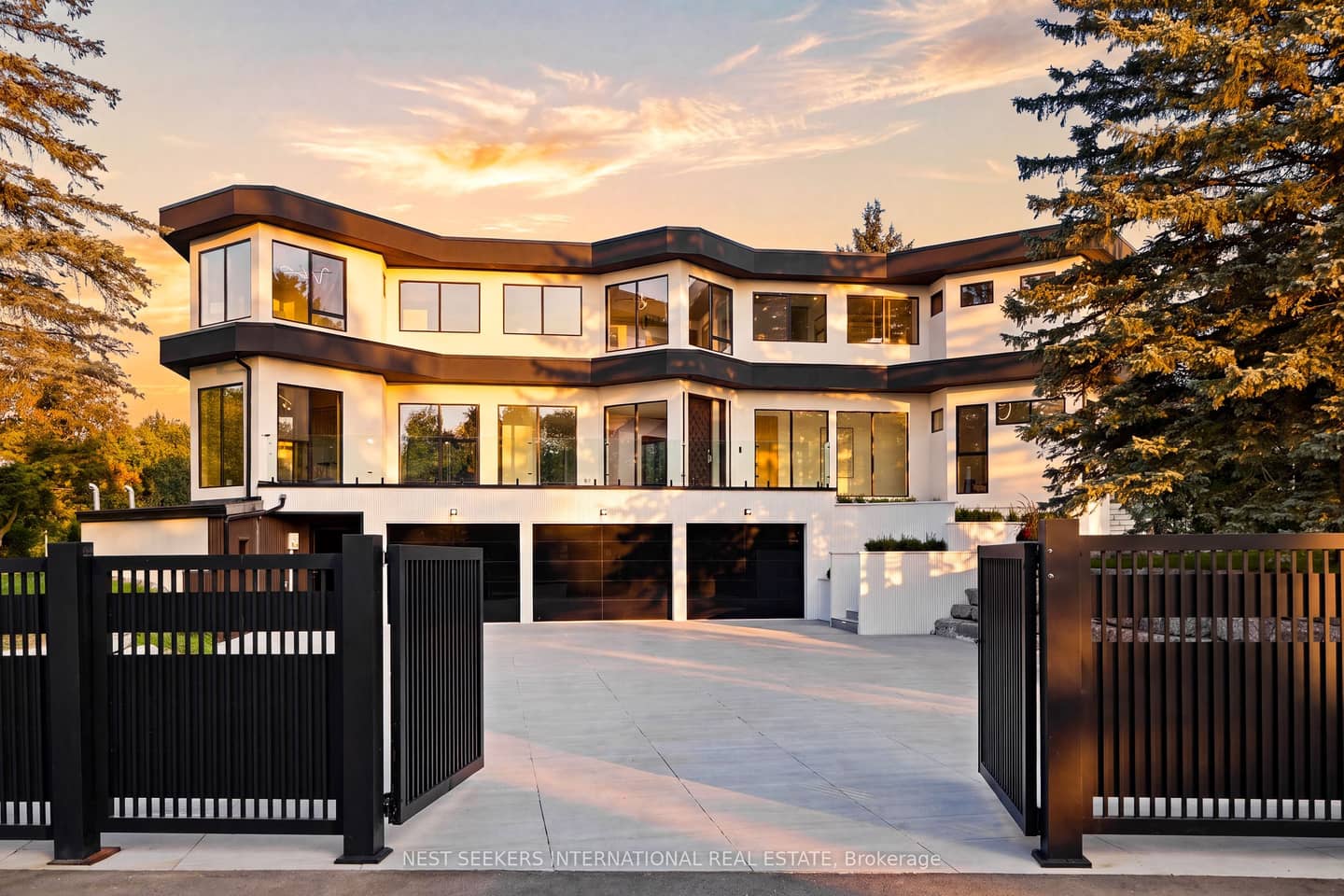 2 Champlain Crescent, King, ON L7B 1K1