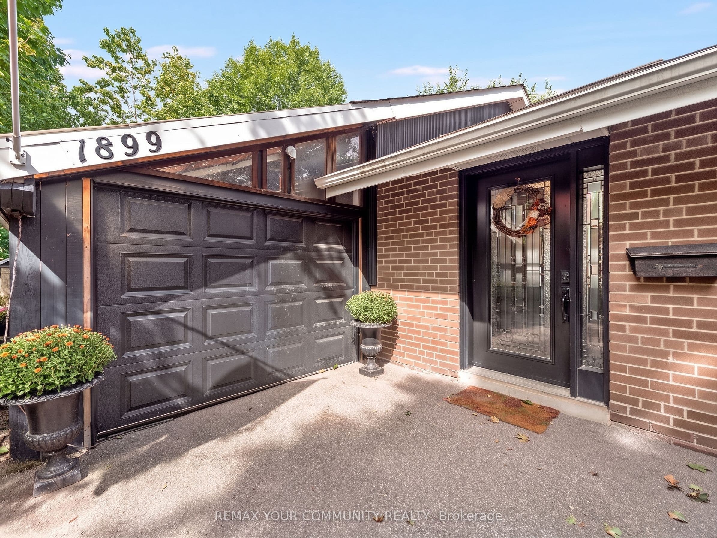 1899 Delaney Drive, Mississauga, ON L5J 3L2