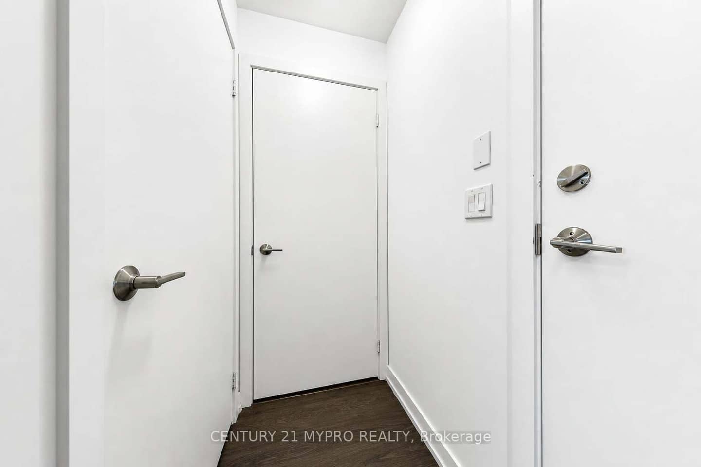 555 William Graham Drive 320, Aurora, ON L4G 3H9