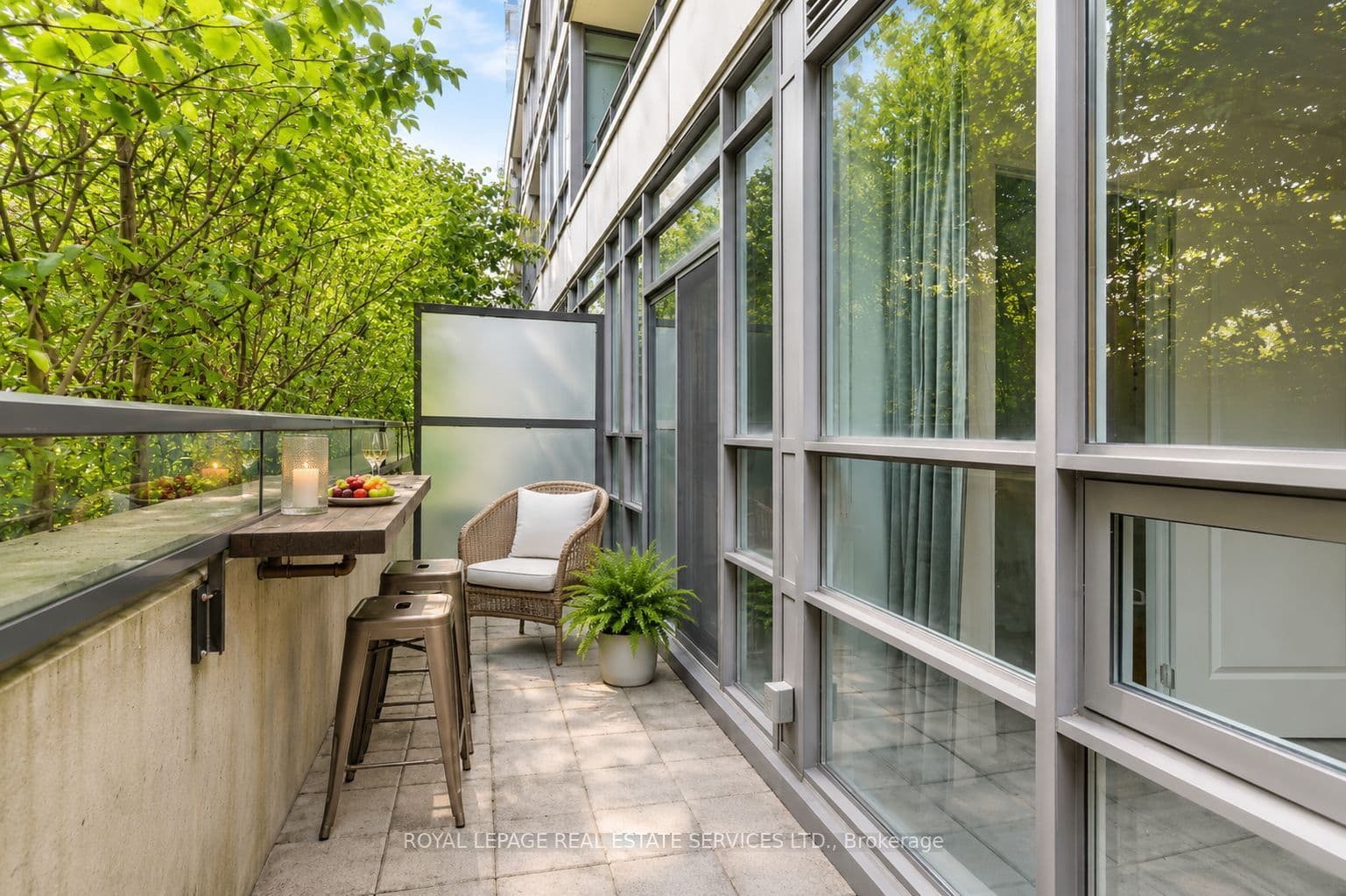 8 Fieldway Road 414, Toronto, ON M8Z 3L1