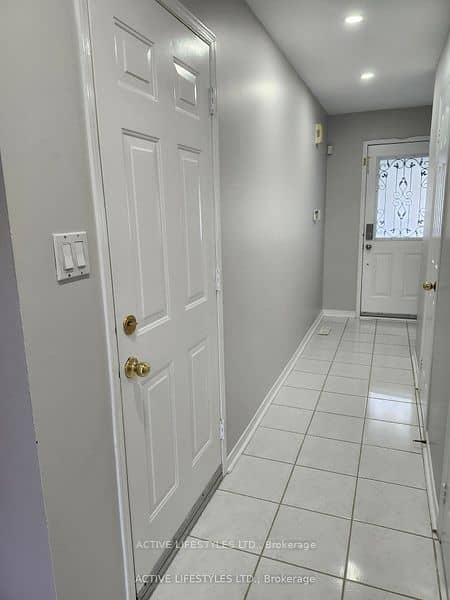 7647 Doverwood Drive, Mississauga, ON L5N 8J2