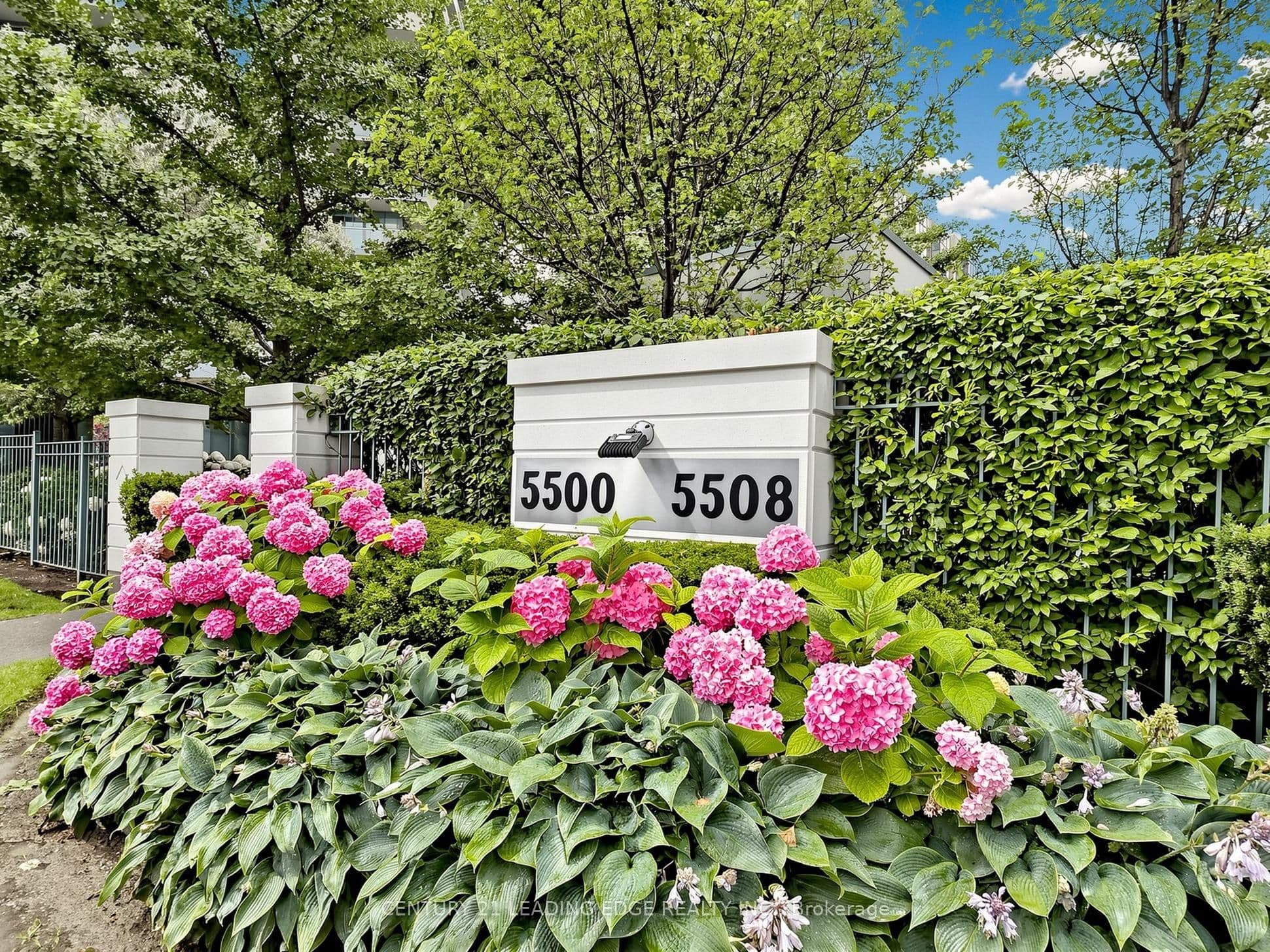 5500 Yonge Street 1610, Toronto, ON M2N 7L1