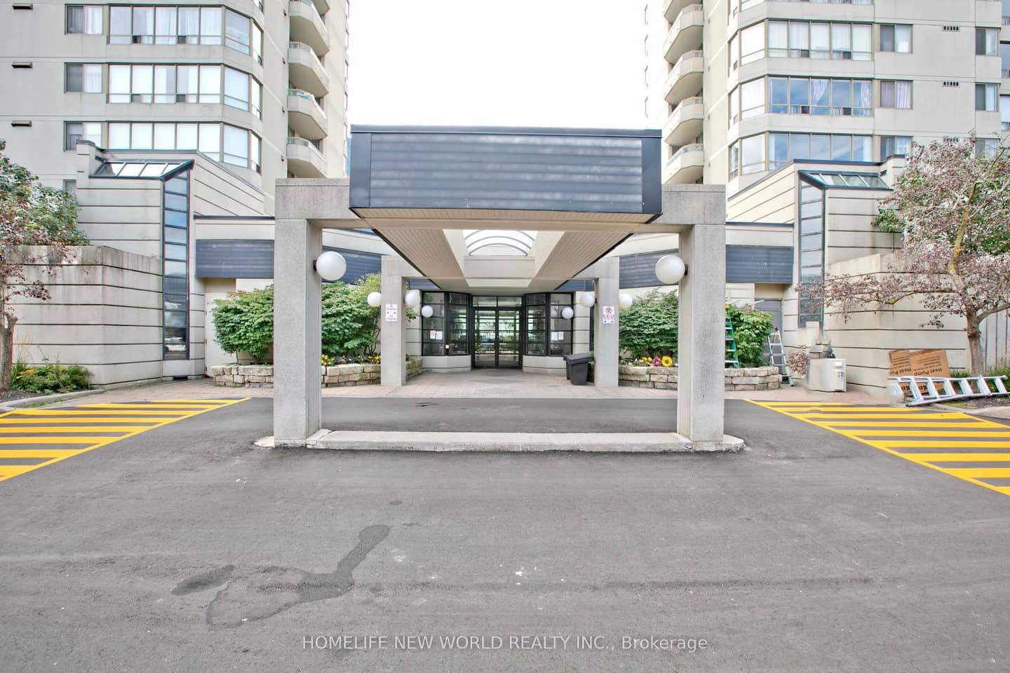 160 Alton Towers Circle 1204, Toronto, ON M1V 4X8