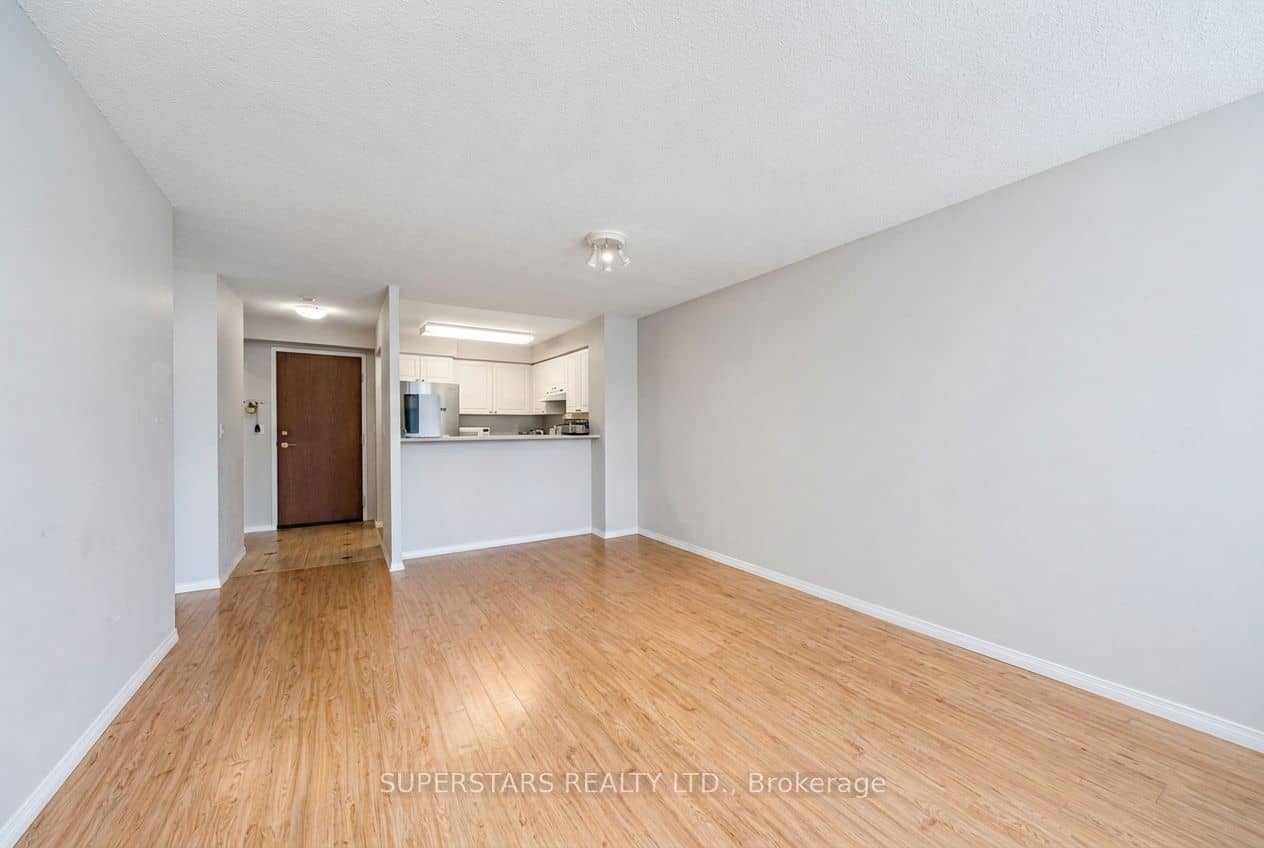 28 Pemberton Avenue 1110, Toronto, ON M2M 4L1