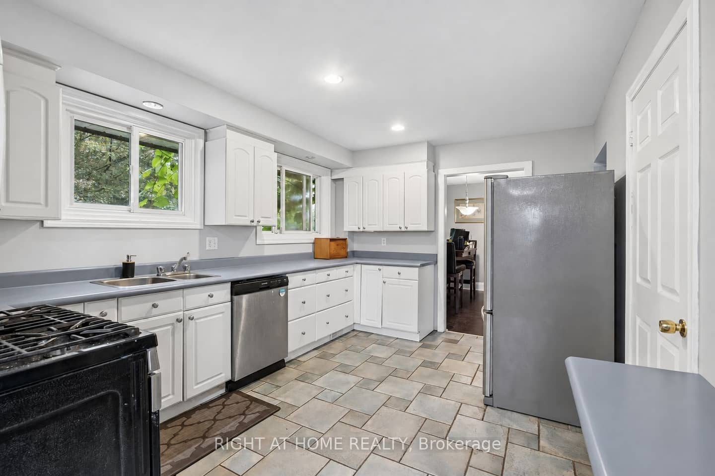 701 Central Park Boulevard N, Oshawa, ON L1G 6A8