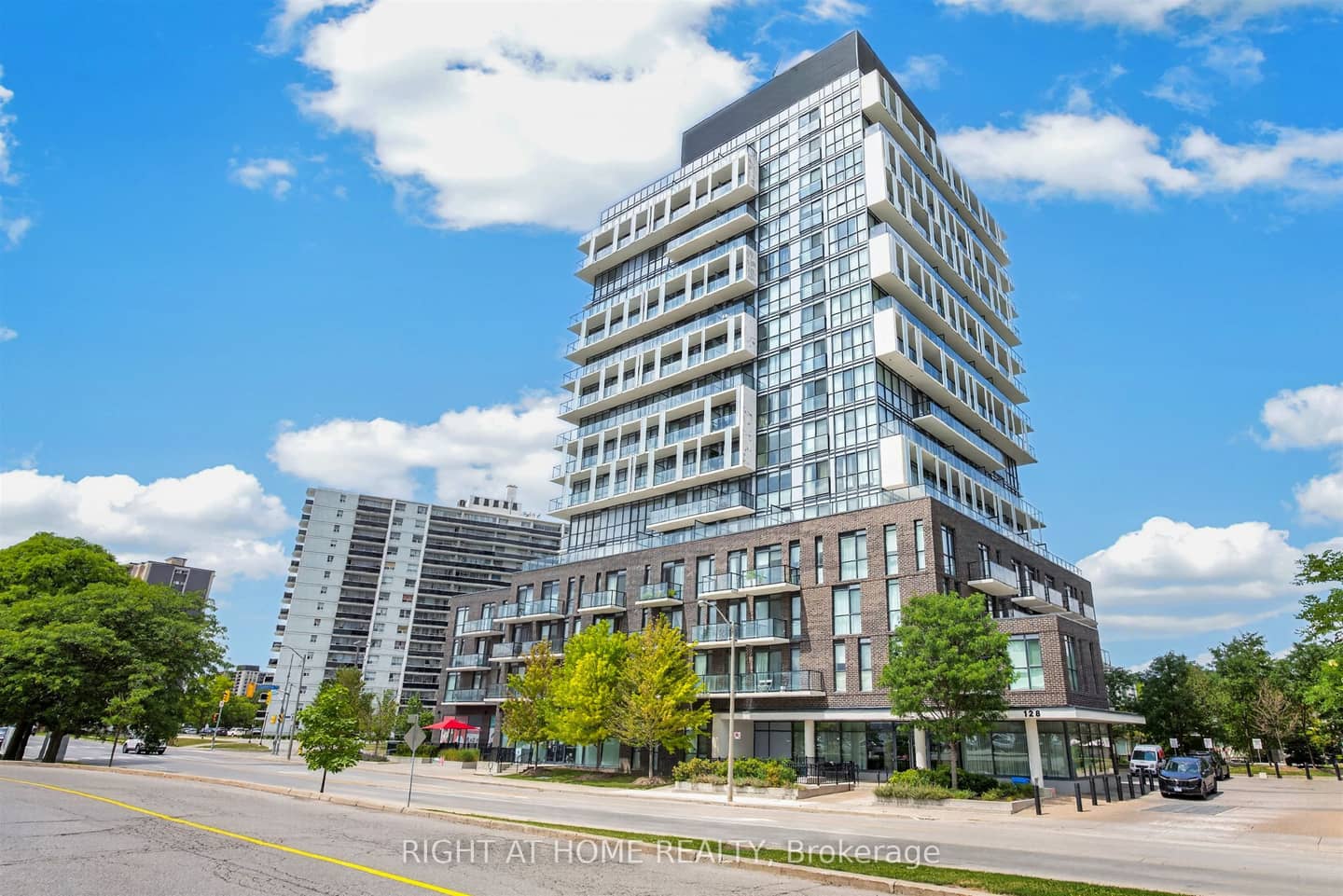 128 Fairview Mall Drive 712, Toronto, ON M2J 0E8