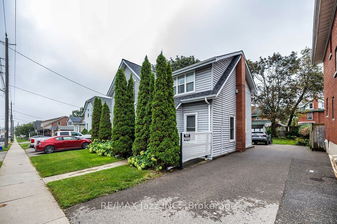 97 Adelaide Avenue E East, Oshawa, ON L1G 1Z2
