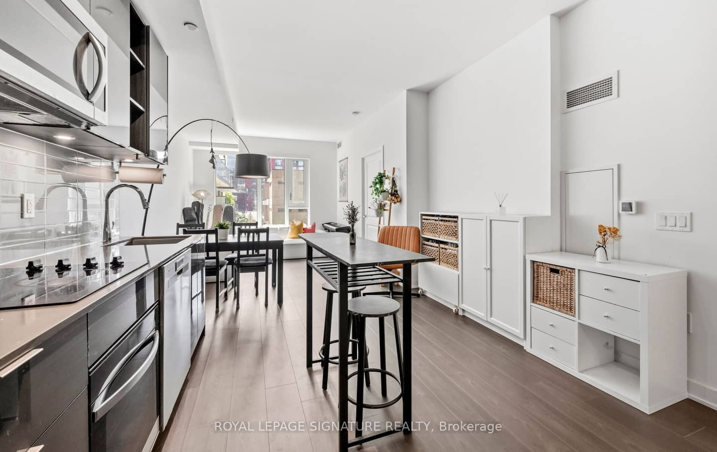 543 Richmond Street W 427, Toronto, ON M5V 0W9