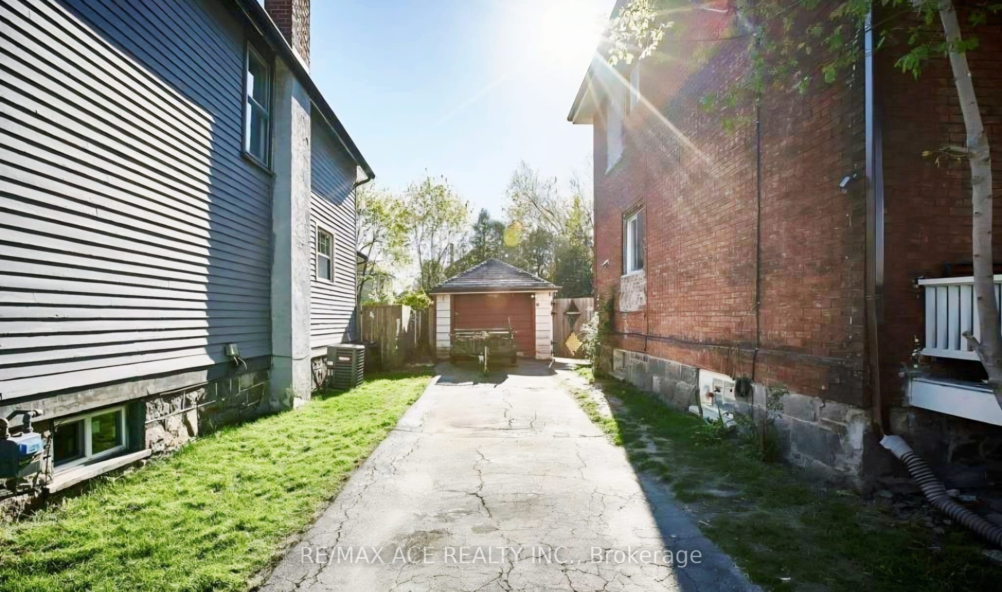 238 Mary Street N, Oshawa, ON L1G 5C4