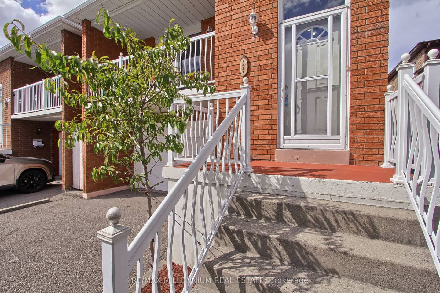 7431 Sigsbee Drive, Mississauga, ON L4T 3S5