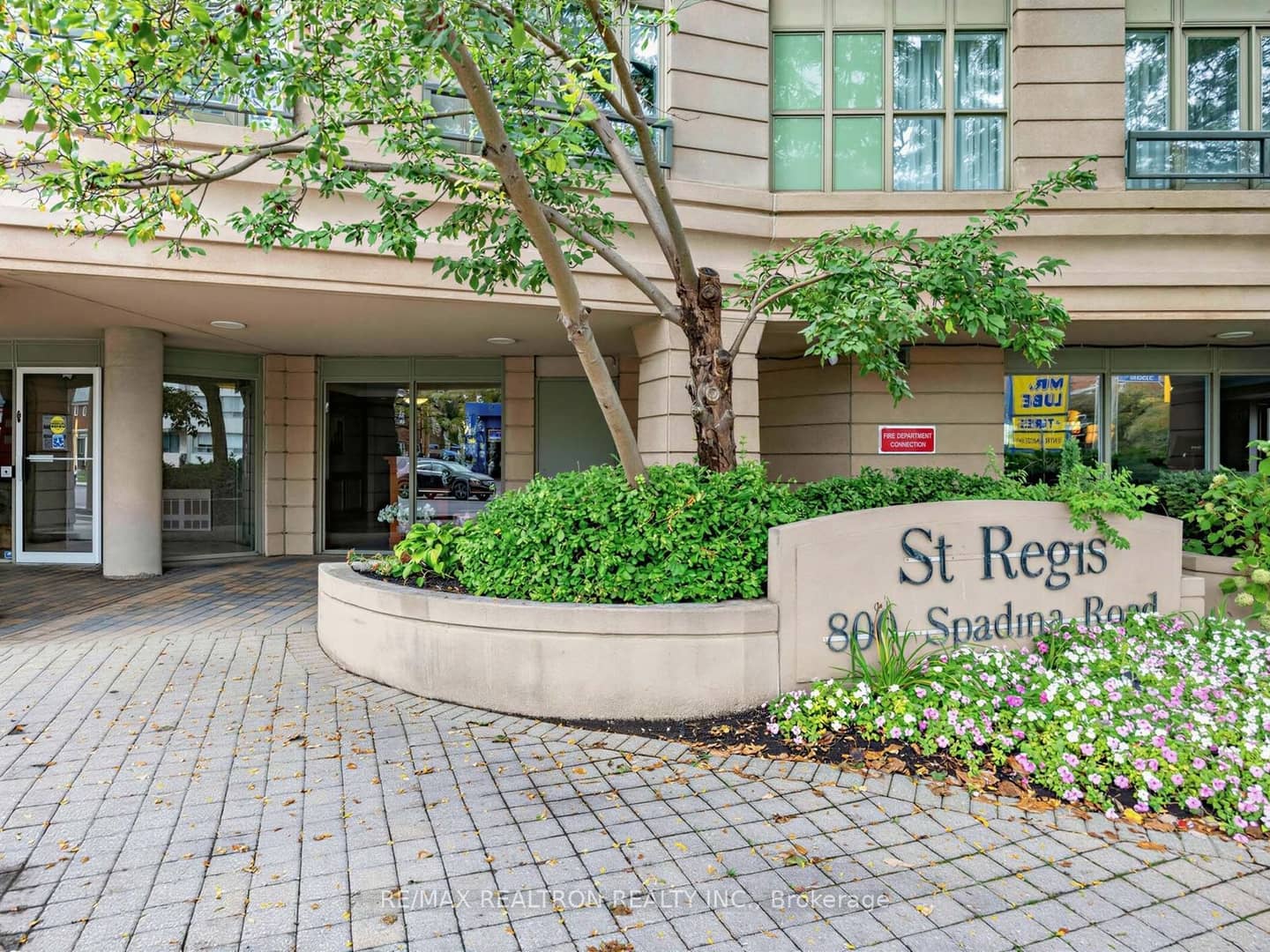 800 Spadina Road 302, Toronto, ON M5P 3N2