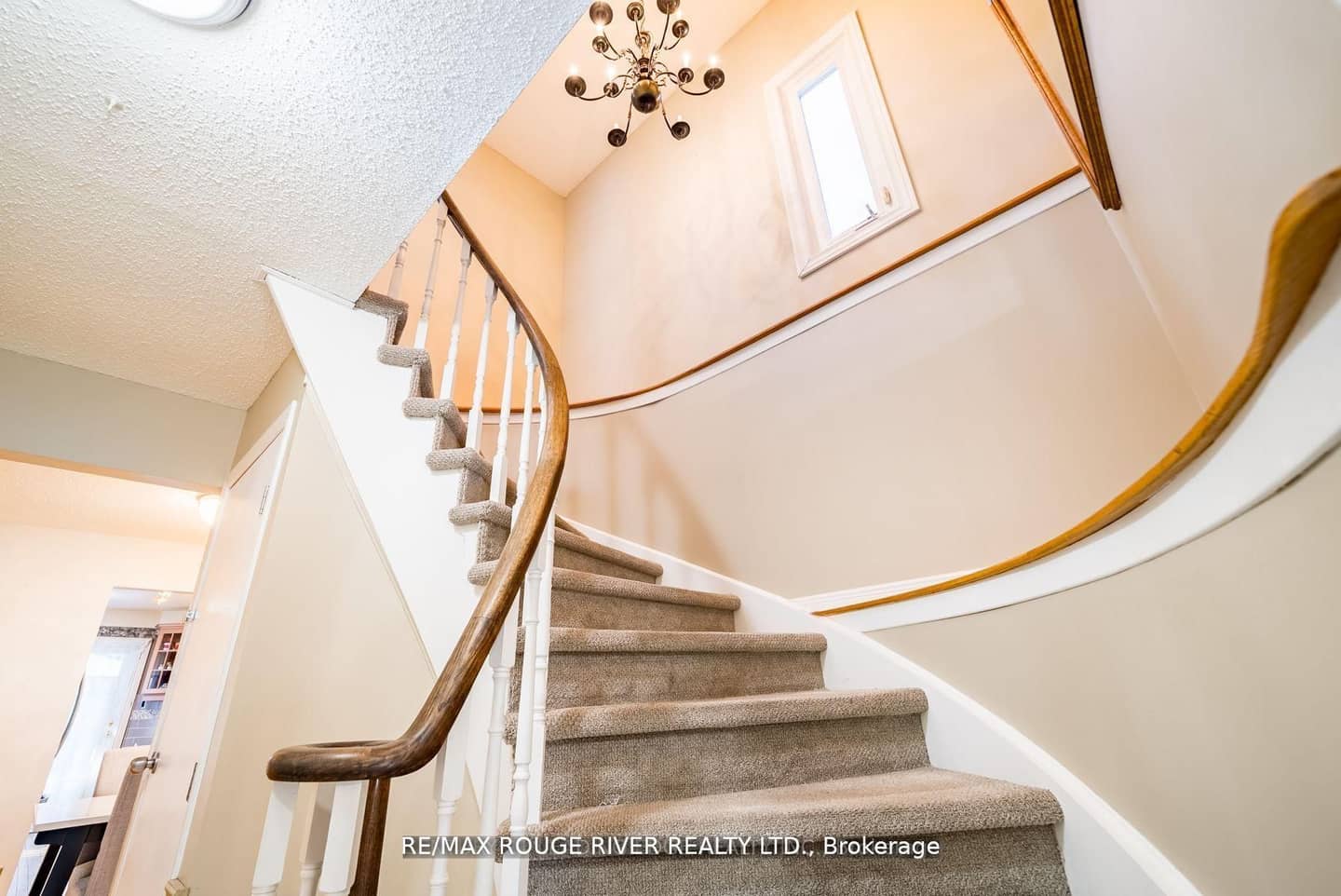 880 Castlegrove Avenue, Oshawa, ON L1J 7Y4