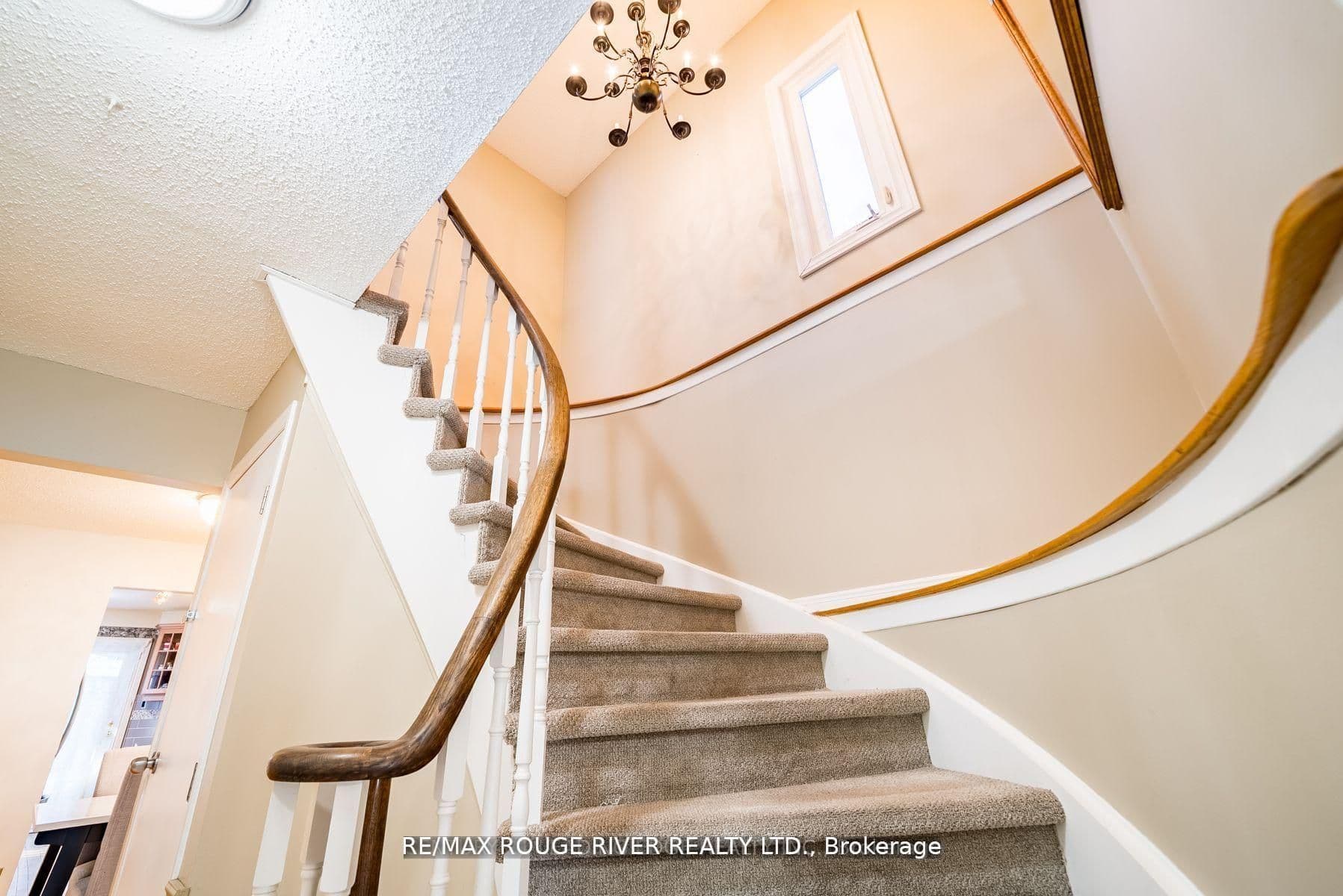 880 Castlegrove Avenue, Oshawa, ON L1J 7Y4