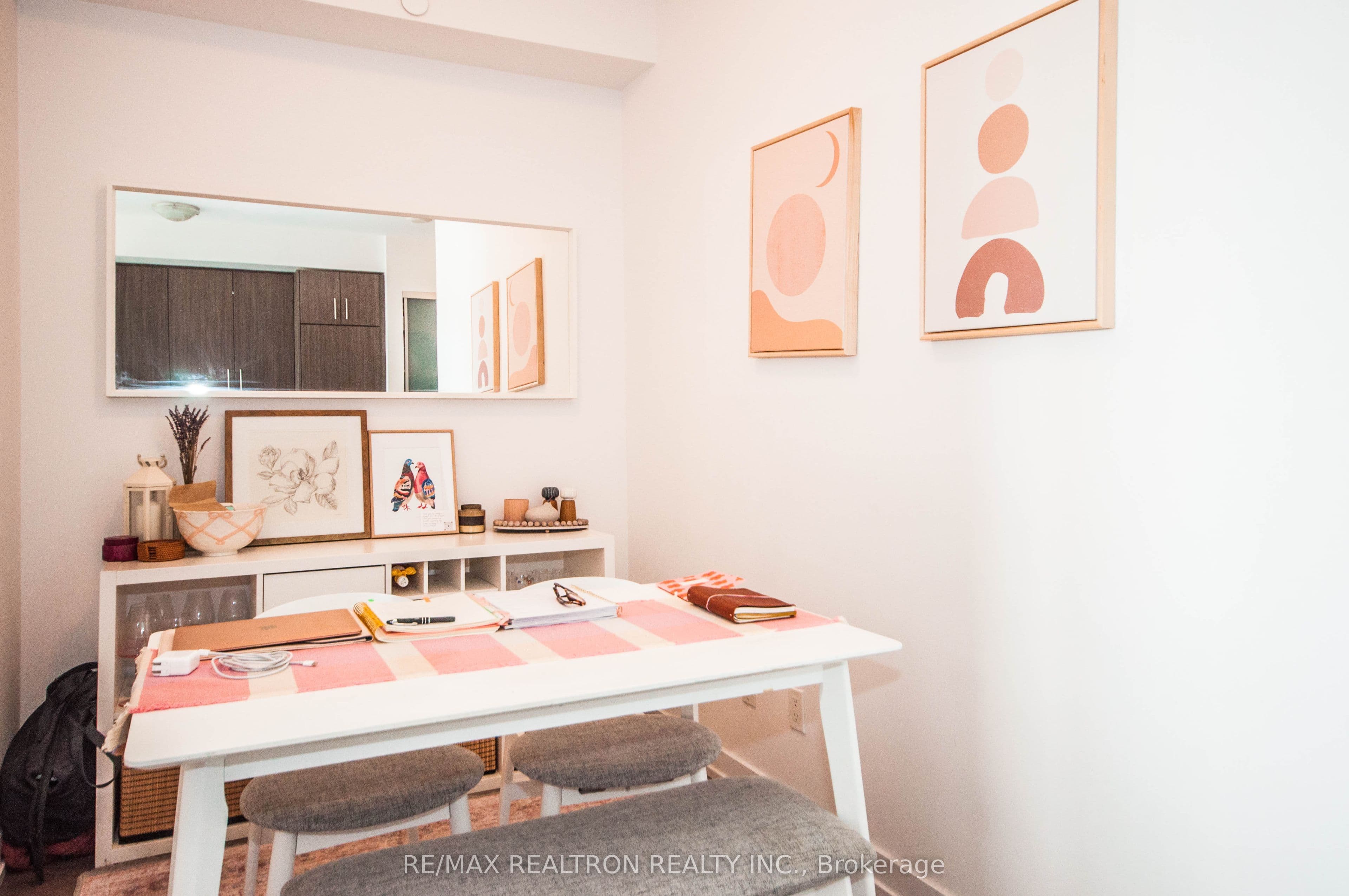 297 College Street 1211, Toronto, ON M5T 1S2
