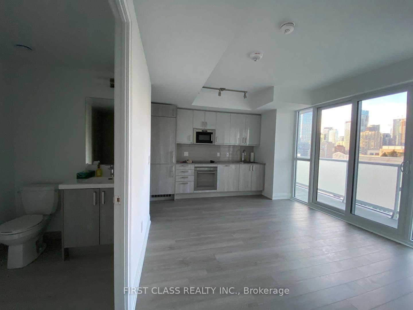 77 Mutual Street 1809, Toronto, ON M5B 0B9
