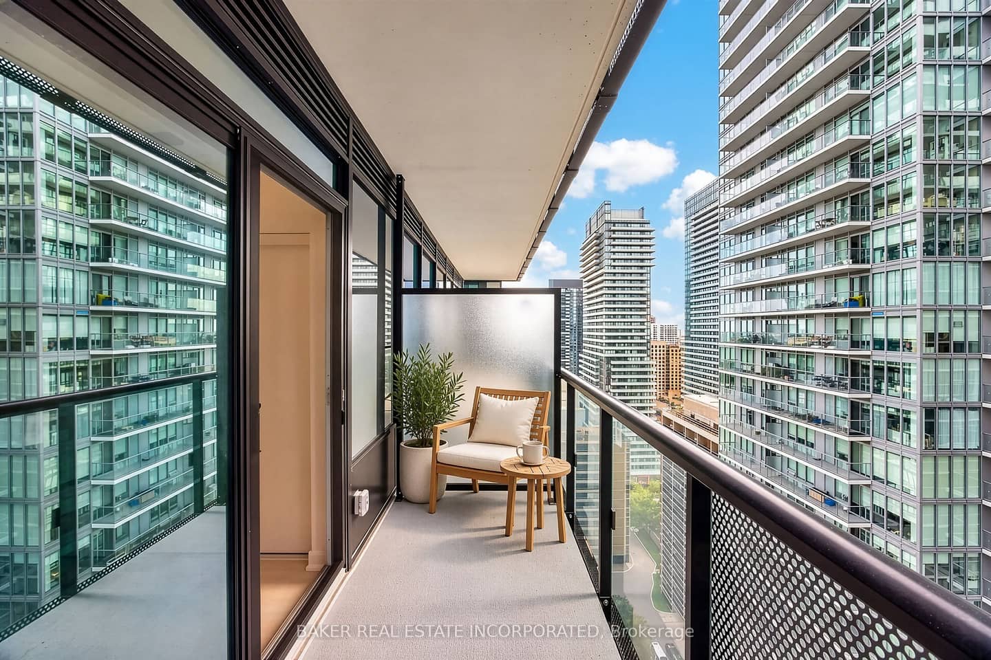117 Broadway Avenue 2303, Toronto, ON M4P 1V3