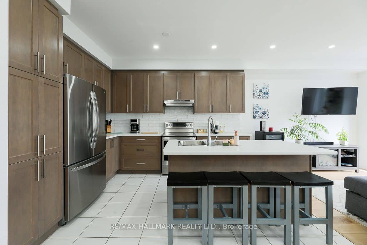 1090 Lockie Drive, Oshawa, ON L1L 0R9