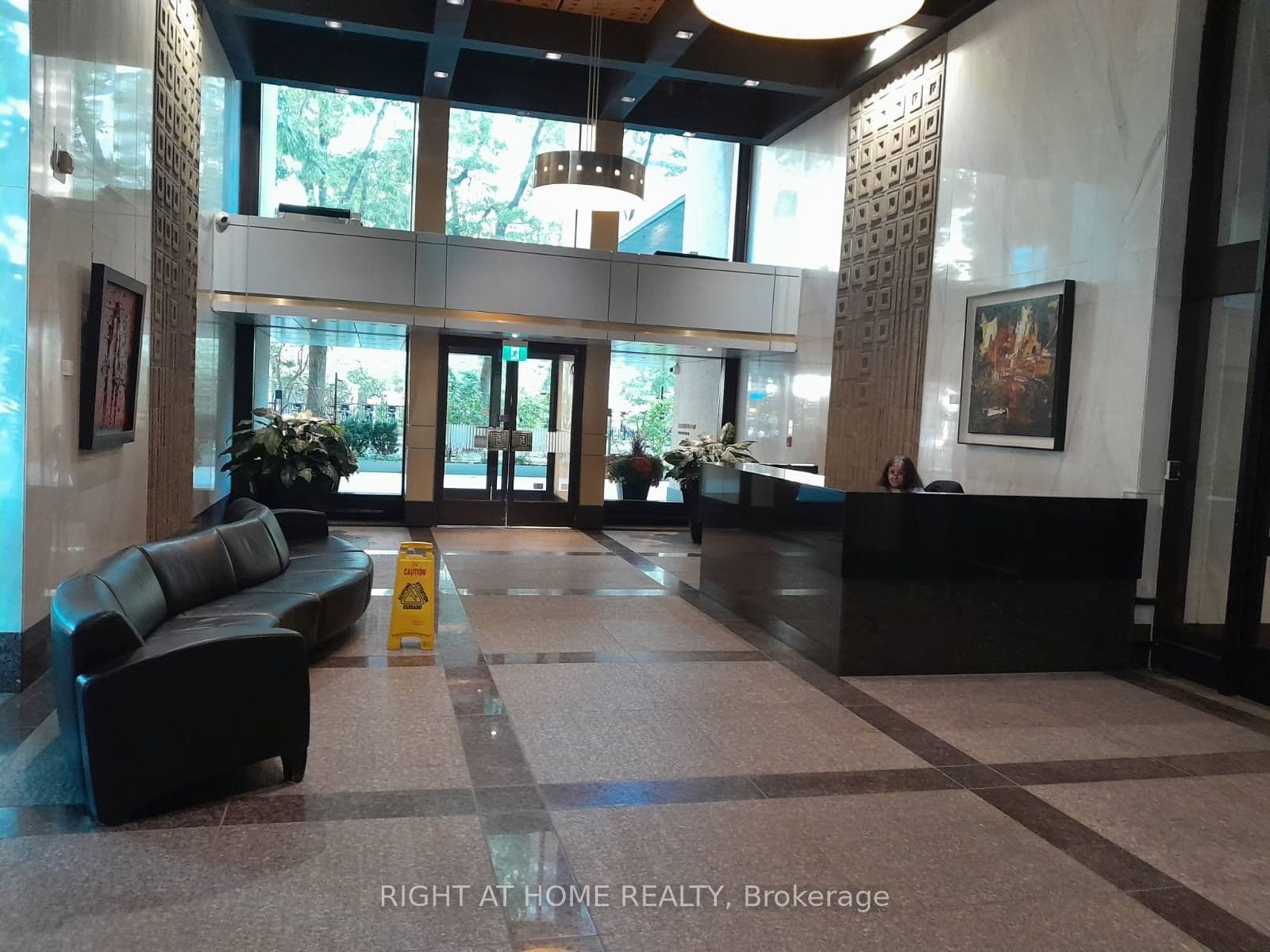 33 Harbour Square 2803, Toronto, ON M5J 2G2