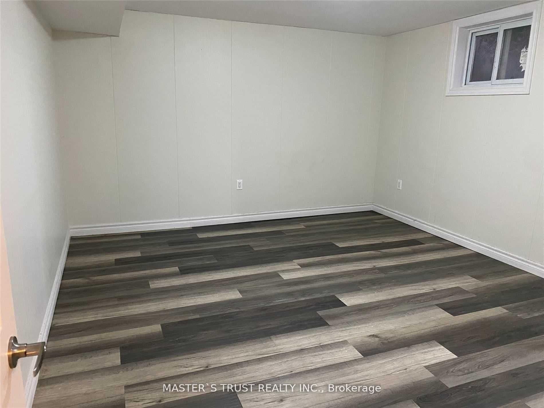 1 Winlock Park Bsmt, Toronto, ON M2M 1Z1