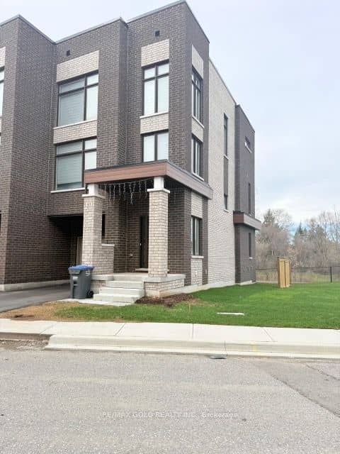 43 Queenpost Drive, Brampton, ON L6Y 6L2