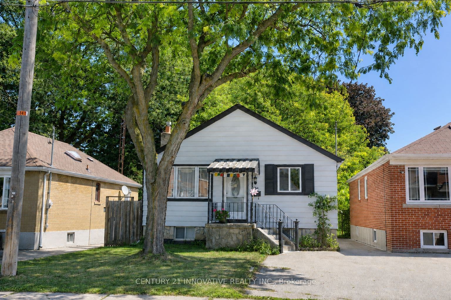 101 Heale Avenue, Toronto, ON M1N 3X9