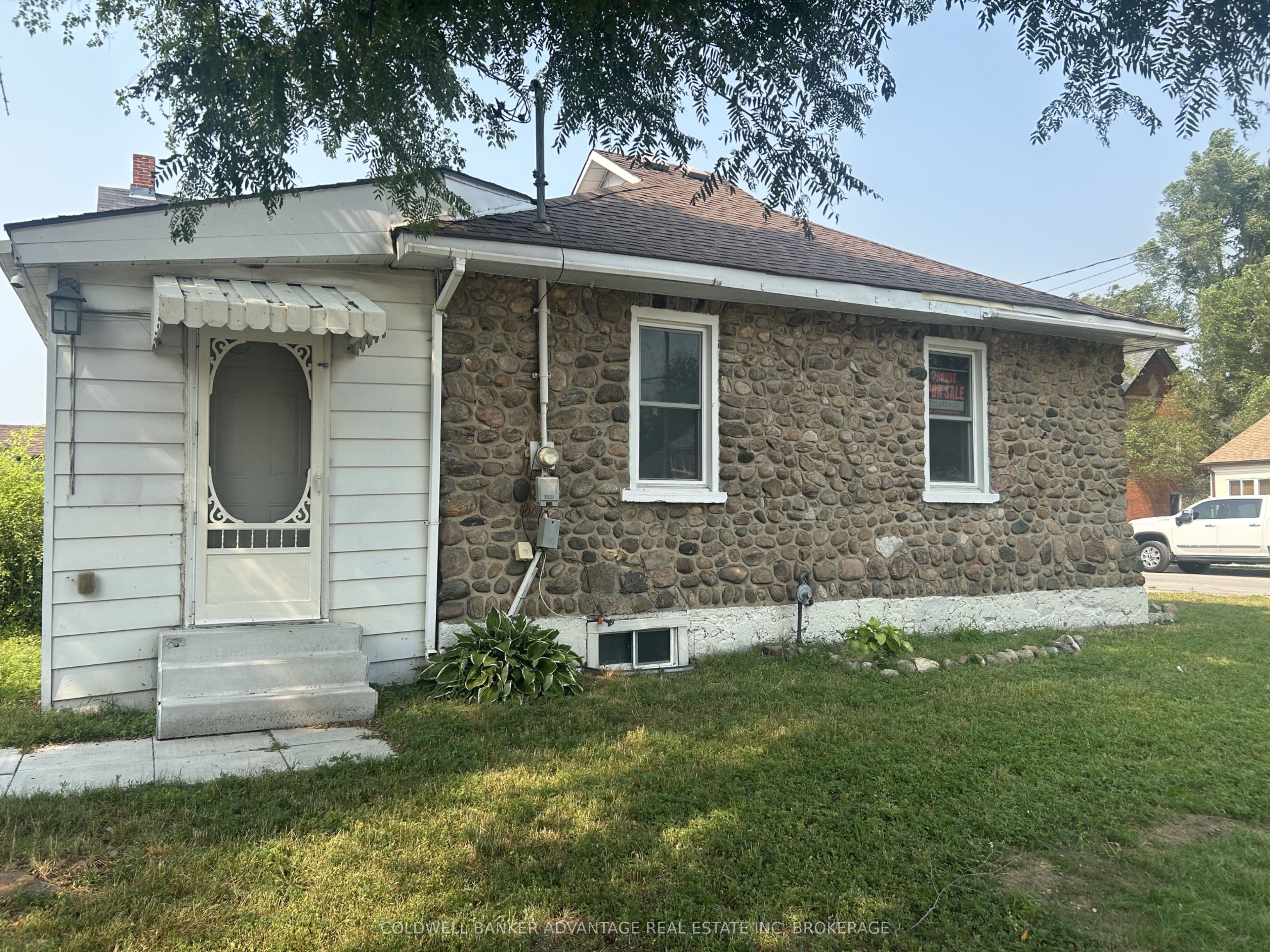 36 Sanford Street, Barrie, ON L4N 3C2