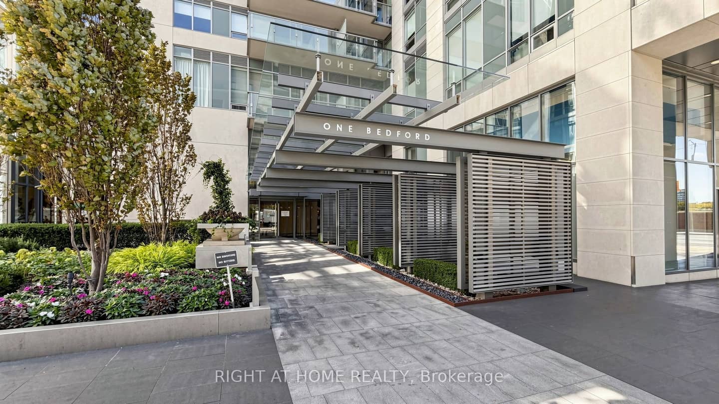 1 Bedford Road 422, Toronto, ON M5R 2B5