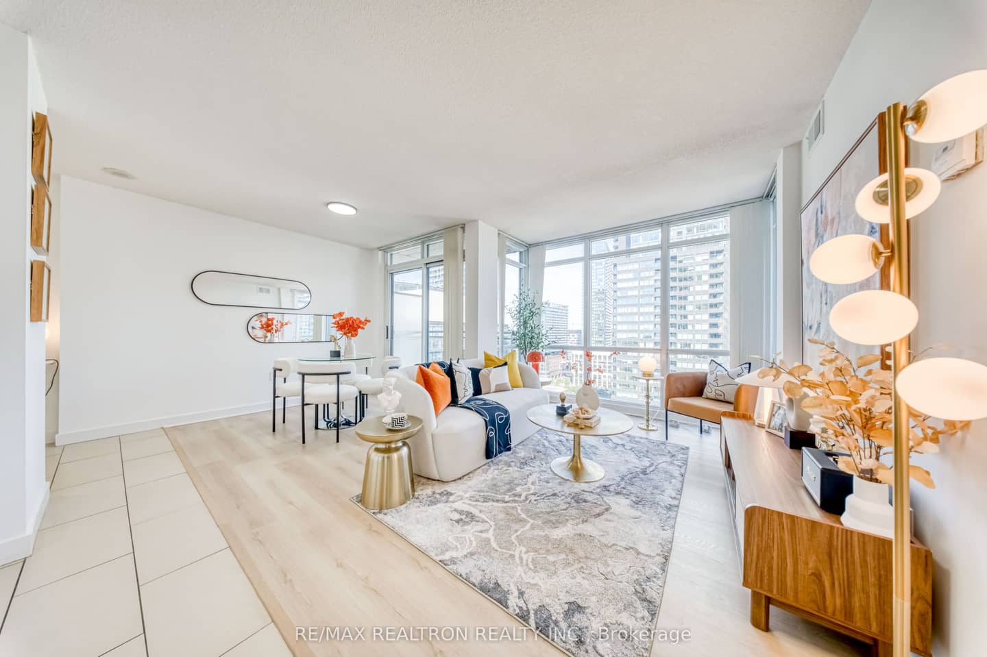 15 Fort York Boulevard 2506, Toronto, ON M5V 3Y4