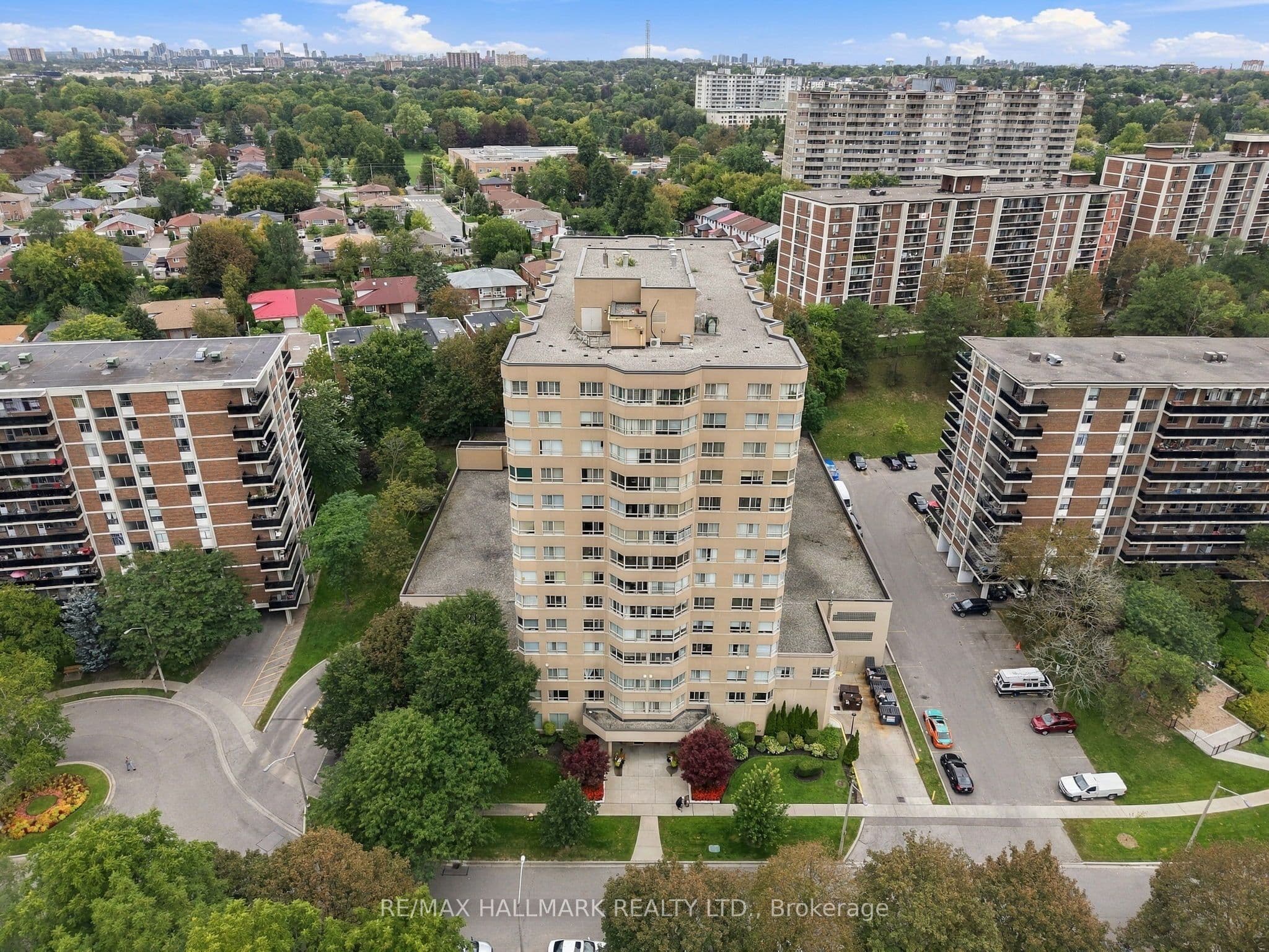 4 Park Vista 303, Toronto, ON M4B 3M8