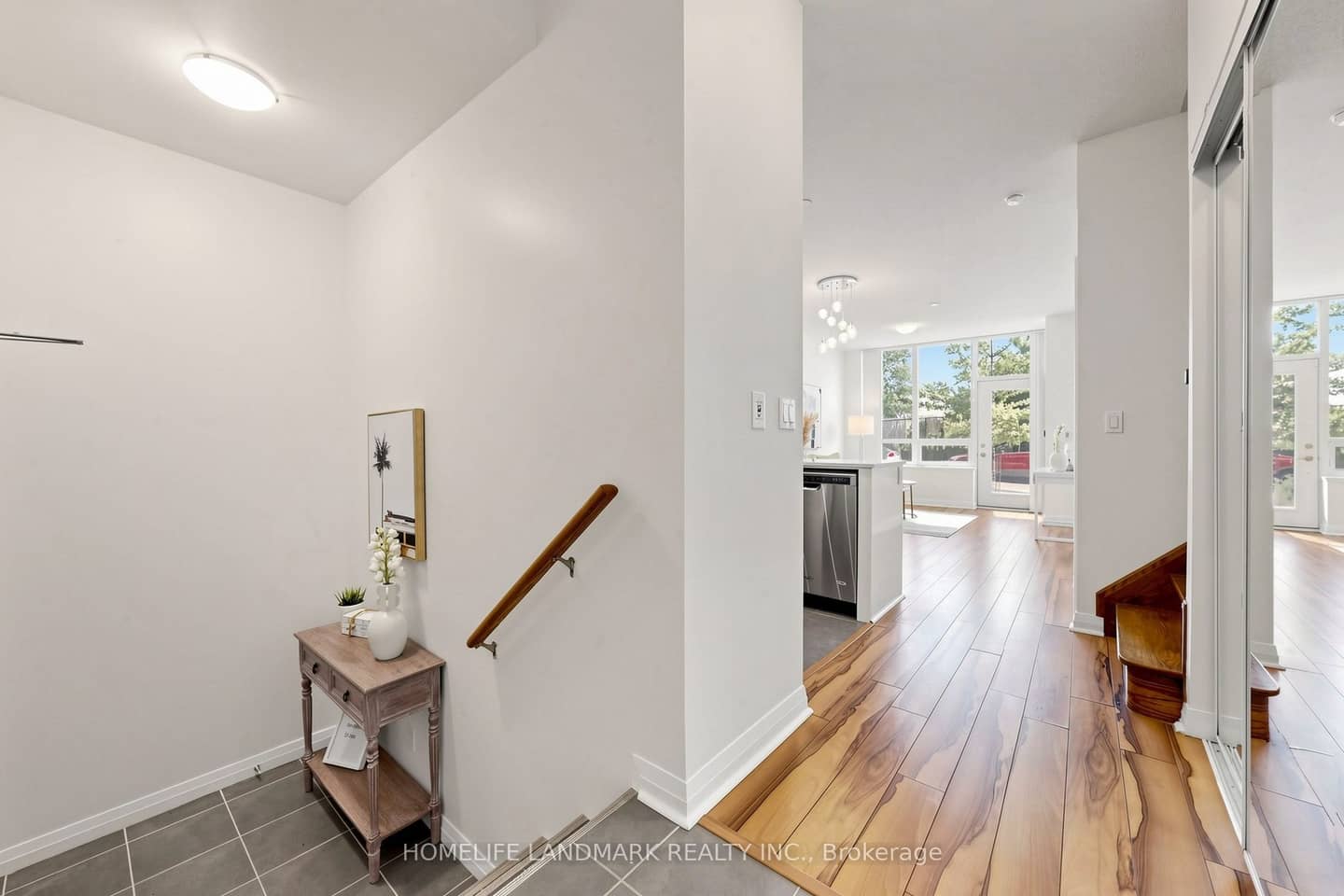55 Eglinton Avenue 105, Mississauga, ON L5R 3P5