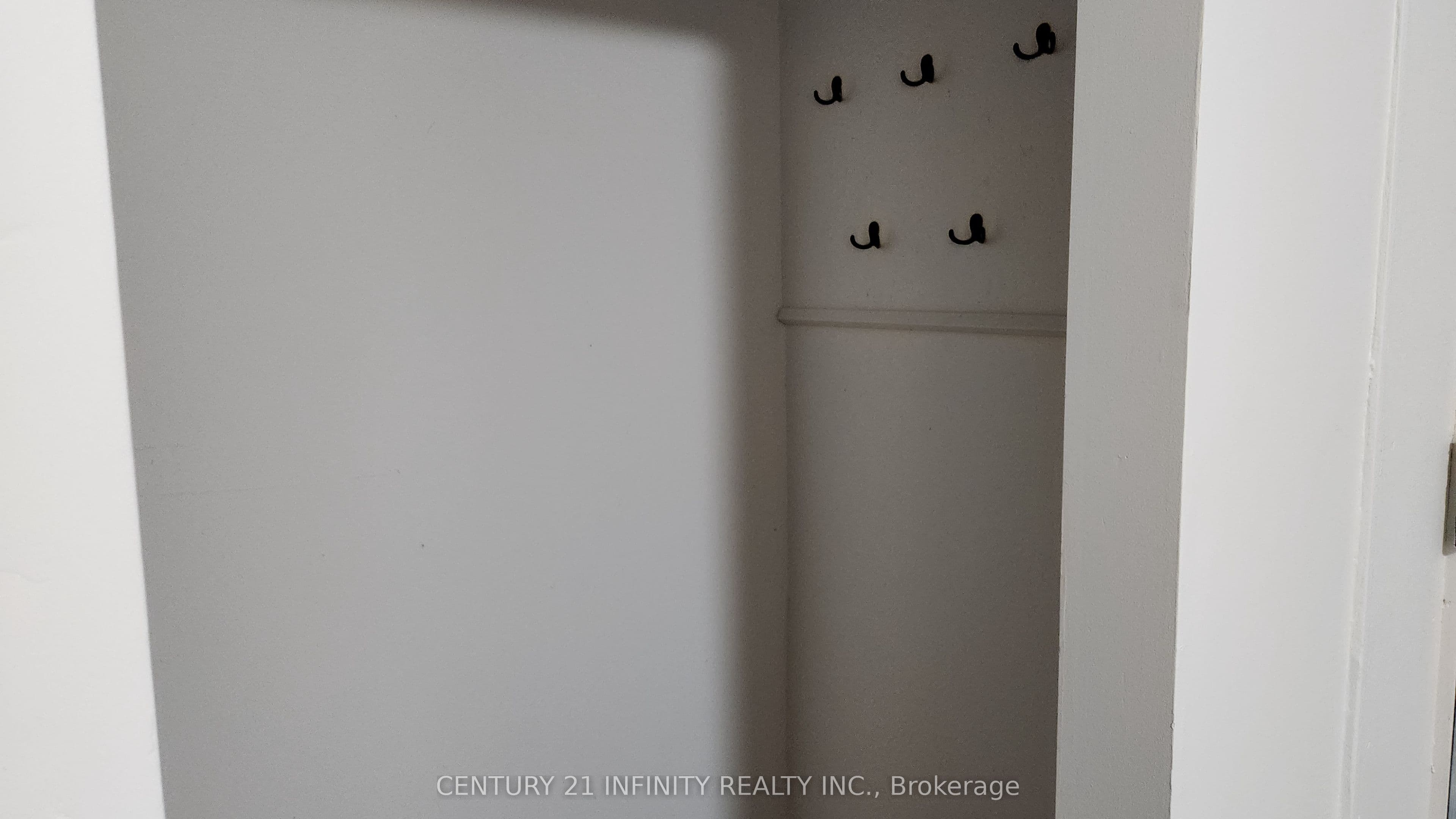 142 Simcoe Street S, Oshawa, ON L1H 4G9