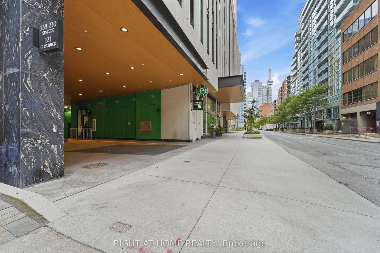 238 Simcoe Street 803, Toronto, ON M5T 0E2